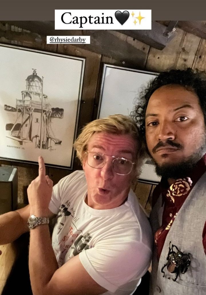 [b]Source:[/b] @sambaschutte (Instagram story)
[b]Date:[b] 2022-12-14
Keywords: Samba Schutte;Rhys Darby