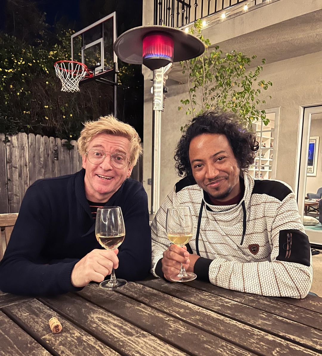 [b]Source:[/b] [url=https://www.instagram.com/p/CZ3xnEnLyIJ/]@sambaschutte[/url] (Instagram)
[b]Date:[b] 2022-02-12
Keywords: Rhys Darby;Samba Schutte