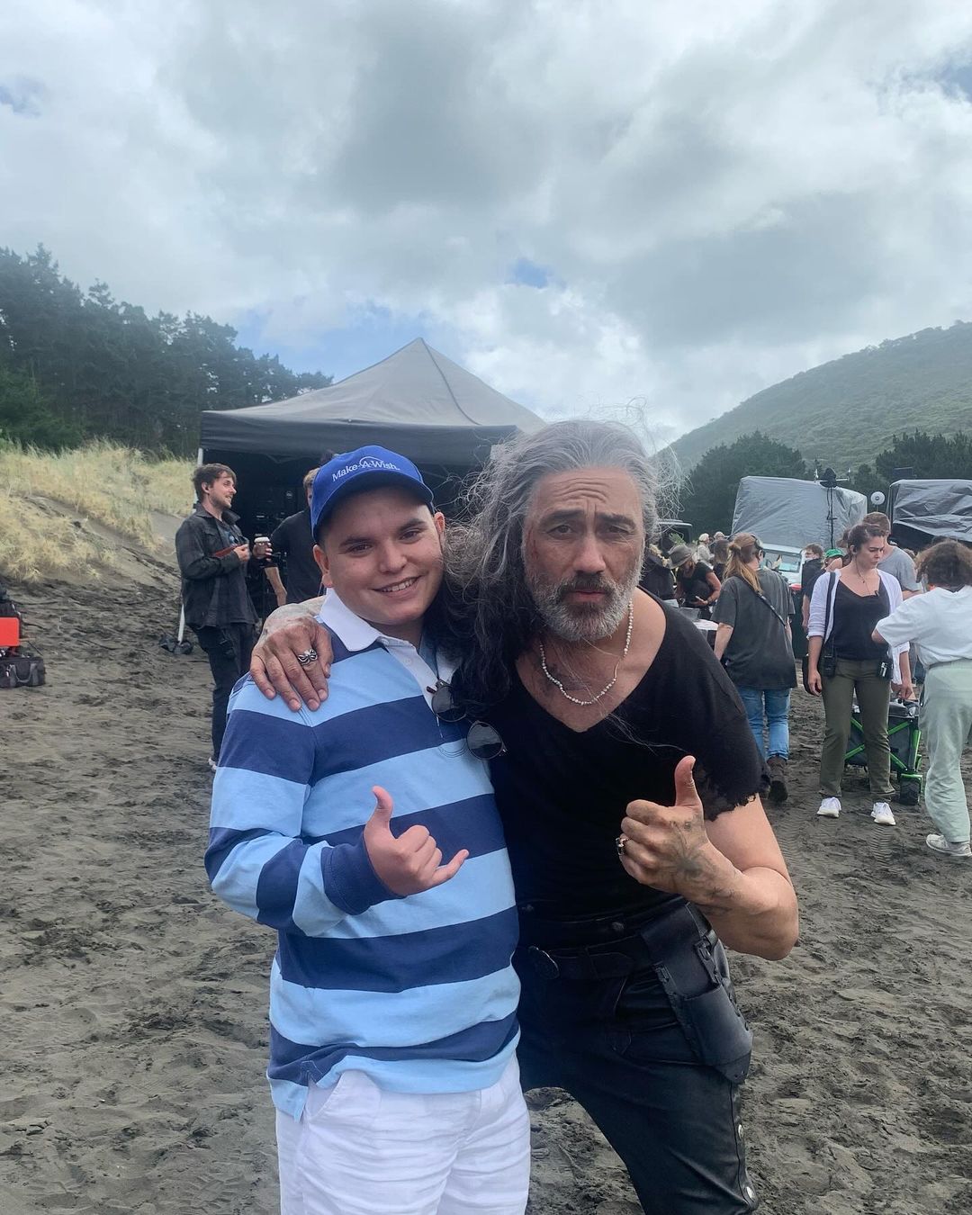 [b]Source:[/b] [url=https://www.instagram.com/p/C0XnGWvvPgc/]@inakicepedaa[/url] (Instagram)
[b]Date:[b] 2023-12-02
Keywords: Taika Waititi