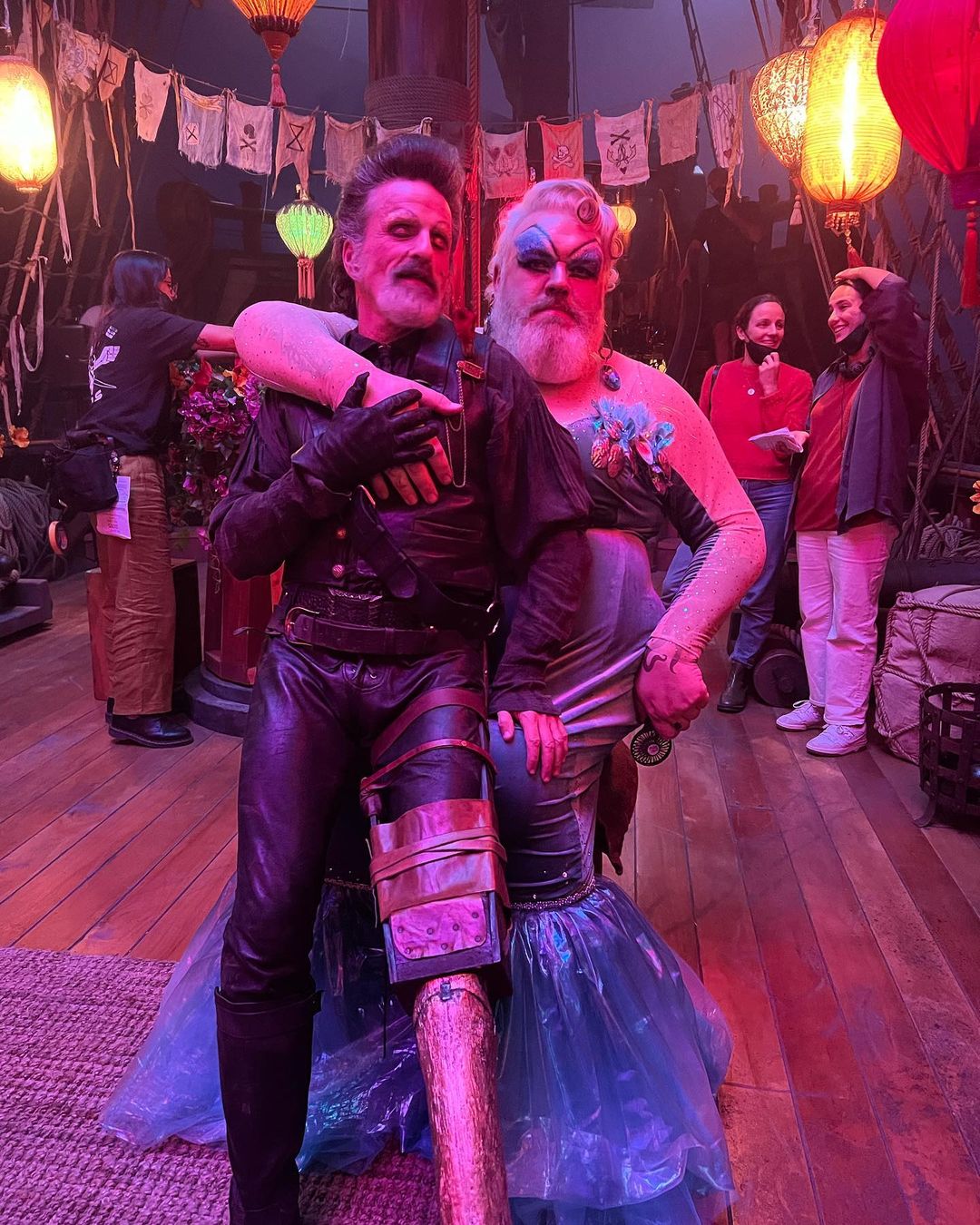 [b]Source:[/b] [url=https://www.instagram.com/p/C1C6wApv5kD/]@sambaschutte[/url] (Instagram)
[b]Date:[b] 2023-12-19
Keywords: Con ONeill;Kristian Nairn