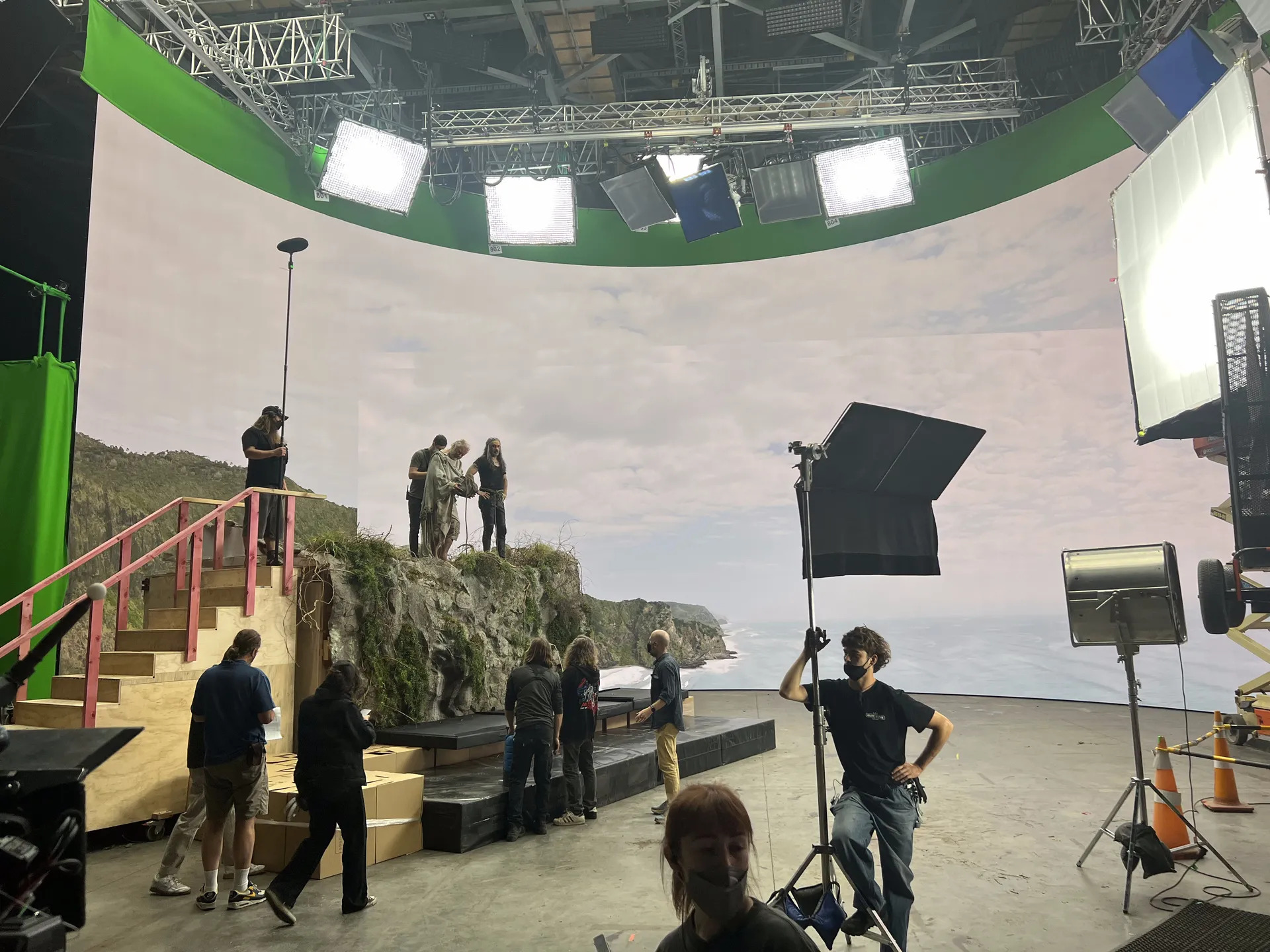 [b]Source:[/b] [url=https://www.polygon.com/23903772/our-flag-means-death-merman-scene-behind-the-scenes-taika-waititi-rhys-darby-bts-ofmd]polygon.com[/url]
[b]Date:[b] 2023-10-05
Keywords: Taika Waititi;Mark Mitchinson