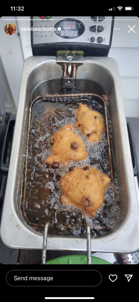 A close-up of Samba and Buttons frying oliebollen.
