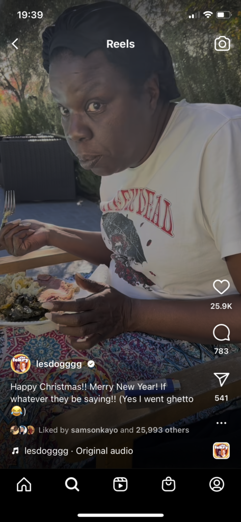 Leslie Jones looks up from eating a Christmas meal by the poolside. She looks annoyed at being disturbed. Caption says: "Merry Christmas! Merry New Year! Or whatever they be saying! (Yes I went ghetto 😂)"