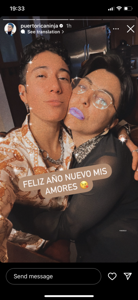 Vico hugs their partner Ane. Text reads: "Feliz año nuevo mis amores 😘"