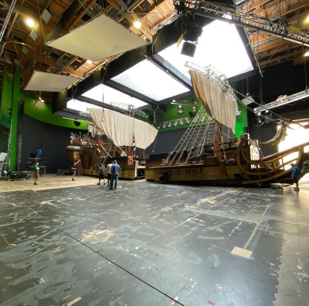 Behind the scenes from S1. The deck of the Revenge, in a brightly lit production studio.